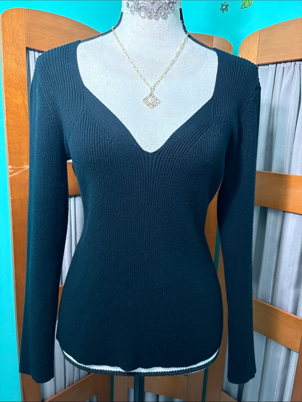 Madison Grey Classic Black V-Neck Ribbed Sweater